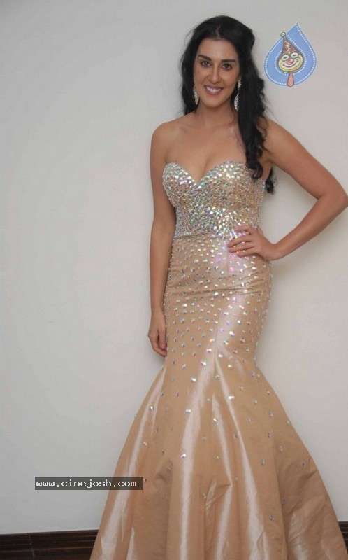 Samira Mohamed Ali Gallery - 27 / 43 photos