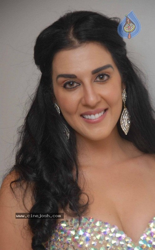 Samira Mohamed Ali Gallery - 41 / 43 photos