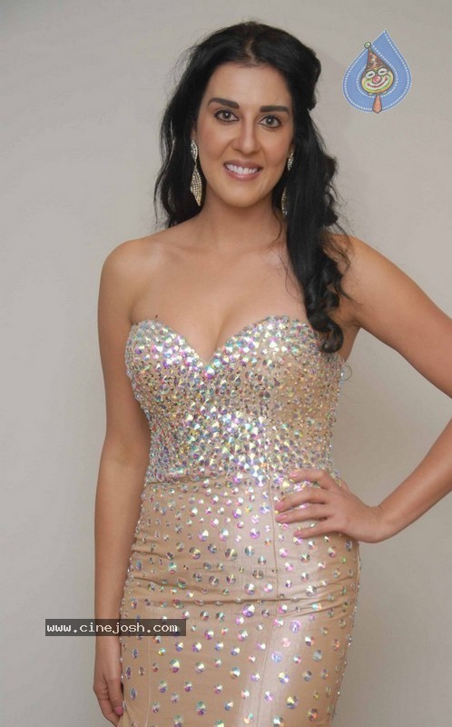 Samira Mohamed Ali Gallery - 43 / 43 photos