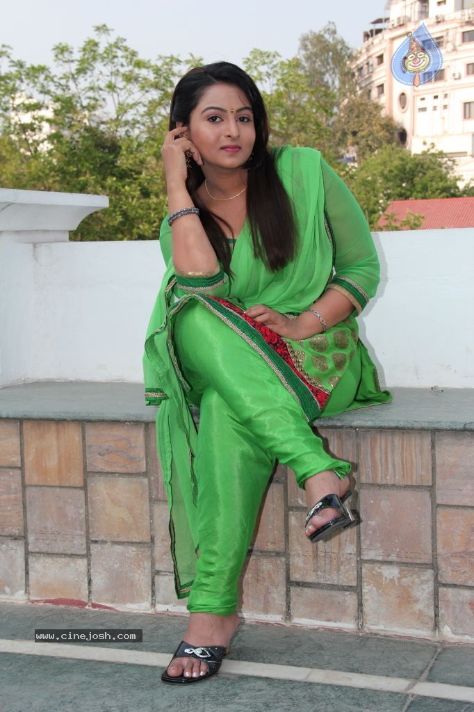 Samvritha Sunil Gallery - 15 / 94 photos