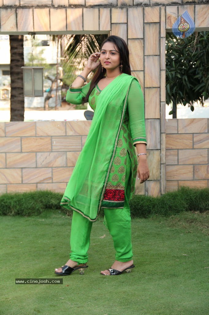 Samvritha Sunil Gallery - 20 / 94 photos