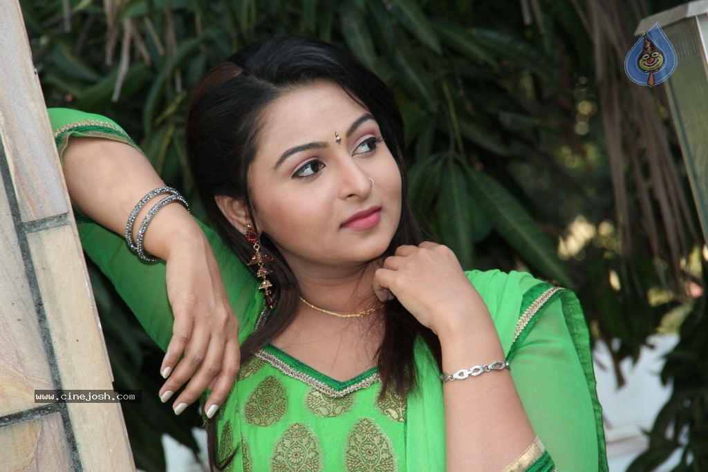 Samvritha Sunil Gallery - 35 / 94 photos