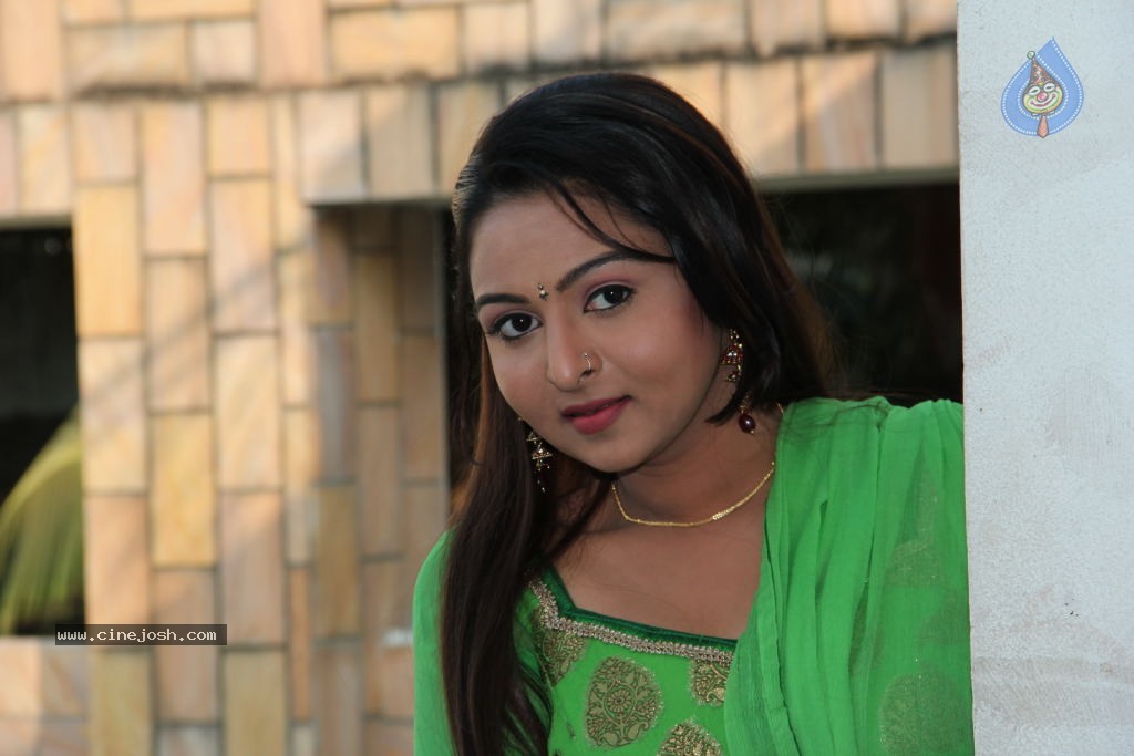 Samvritha Sunil Gallery - 87 / 94 photos