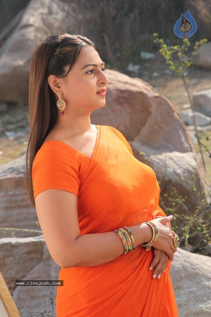 Samvritha Sunil Hot Stills - 4 / 95 photos