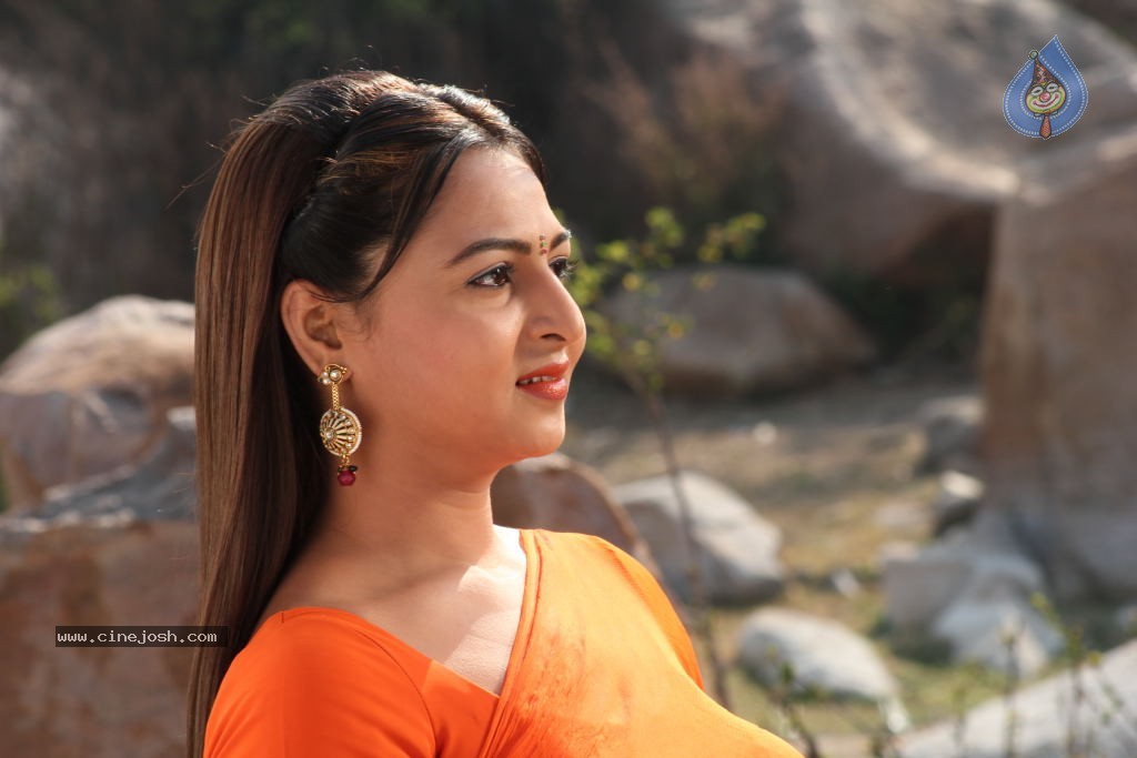 Samvritha Sunil Hot Stills - 36 / 95 photos