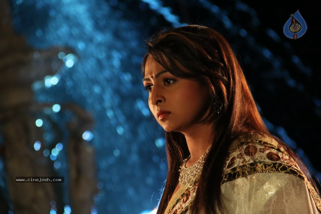 Samvritha Sunil New Stills - 39 / 78 photos