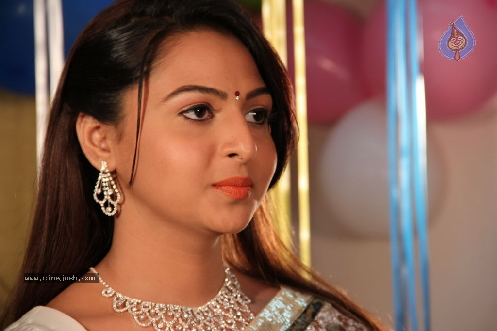 Samvritha Sunil Stills - 5 / 89 photos