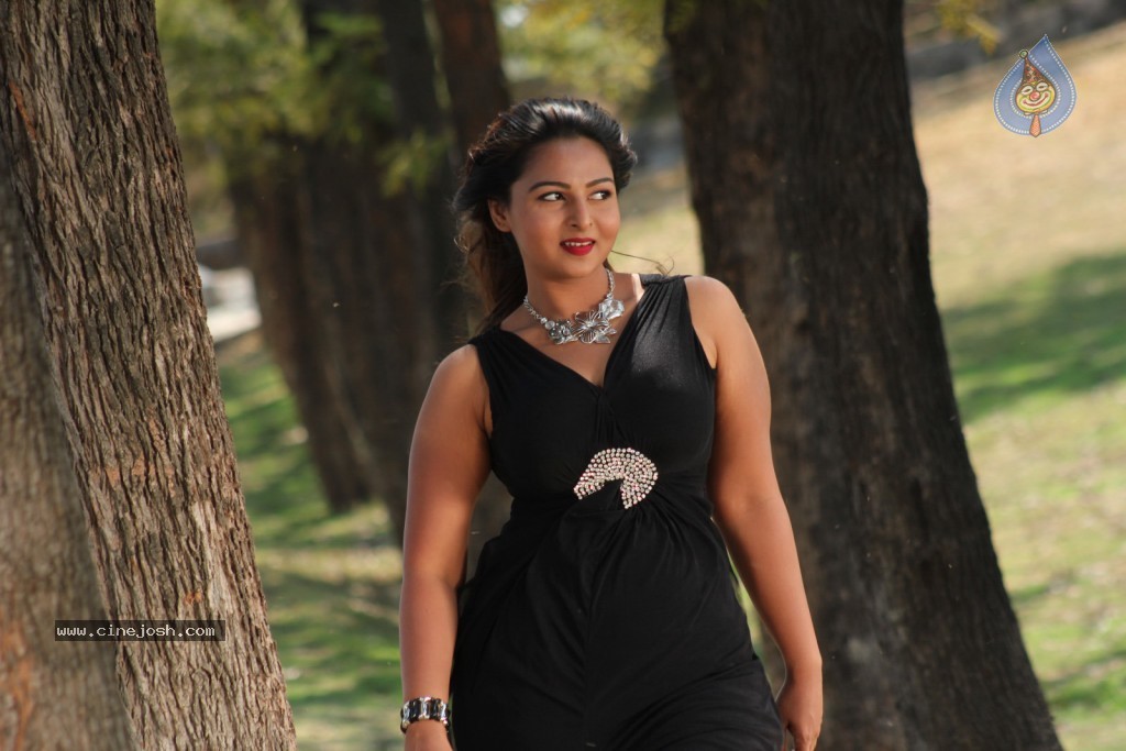 Samvritha Sunil Stills - 16 / 65 photos