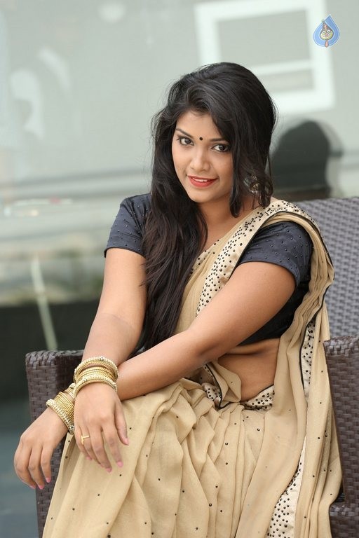 Samyuktha New Pics - 6 / 42 photos