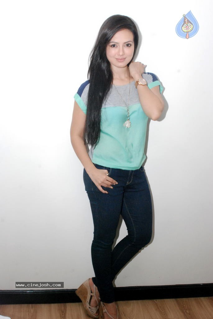 Sana Khan Latest Stills - 46 / 68 photos