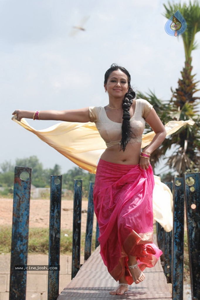 Sana Khan Hot Stills - 1 / 16 photos