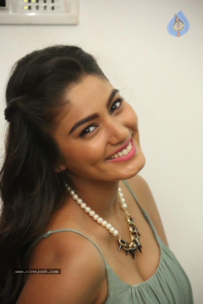 Sana Makbul Stills - 4 / 114 photos