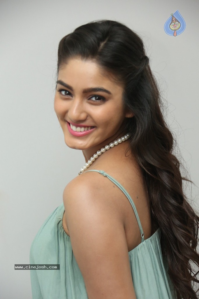 Sana Makbul Stills - 46 / 114 photos