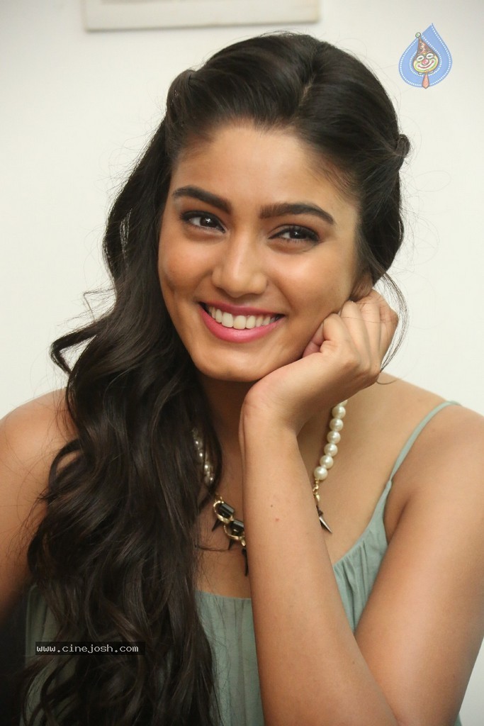 Sana Makbul Stills - 95 / 114 photos