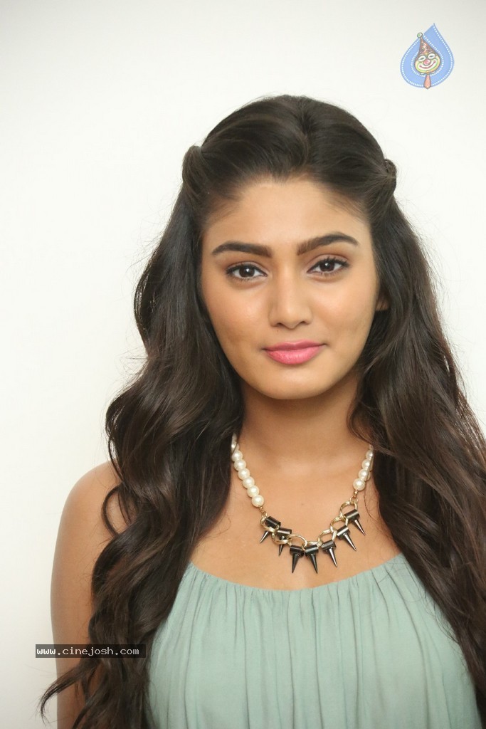 Sana Makbul Stills - 111 / 114 photos