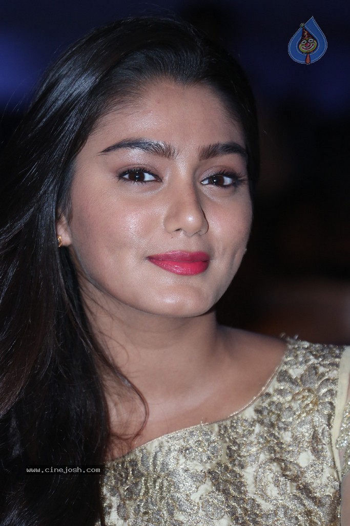 Sana New Photos - 11 / 107 photos