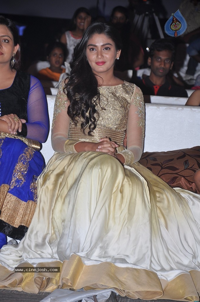 Sana New Photos - 19 / 107 photos