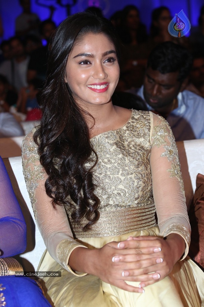 Sana New Photos - 20 / 107 photos