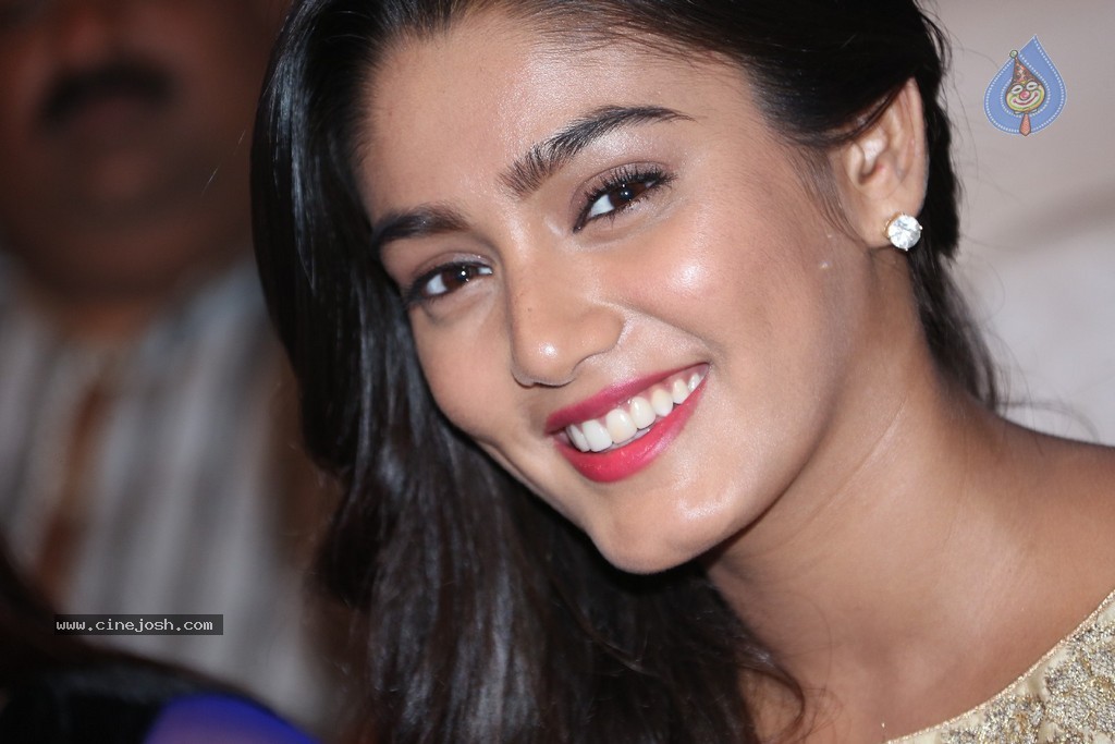 Sana New Photos - 33 / 107 photos