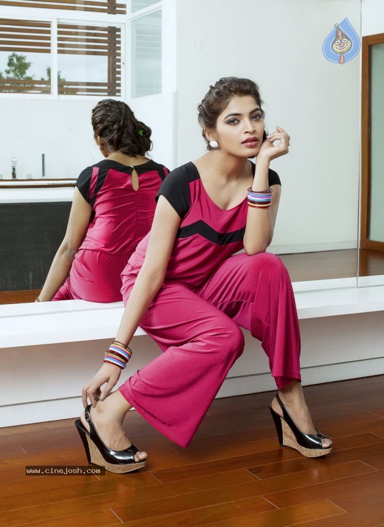 Sanchita Shetty Photoshoot - 10 / 12 photos