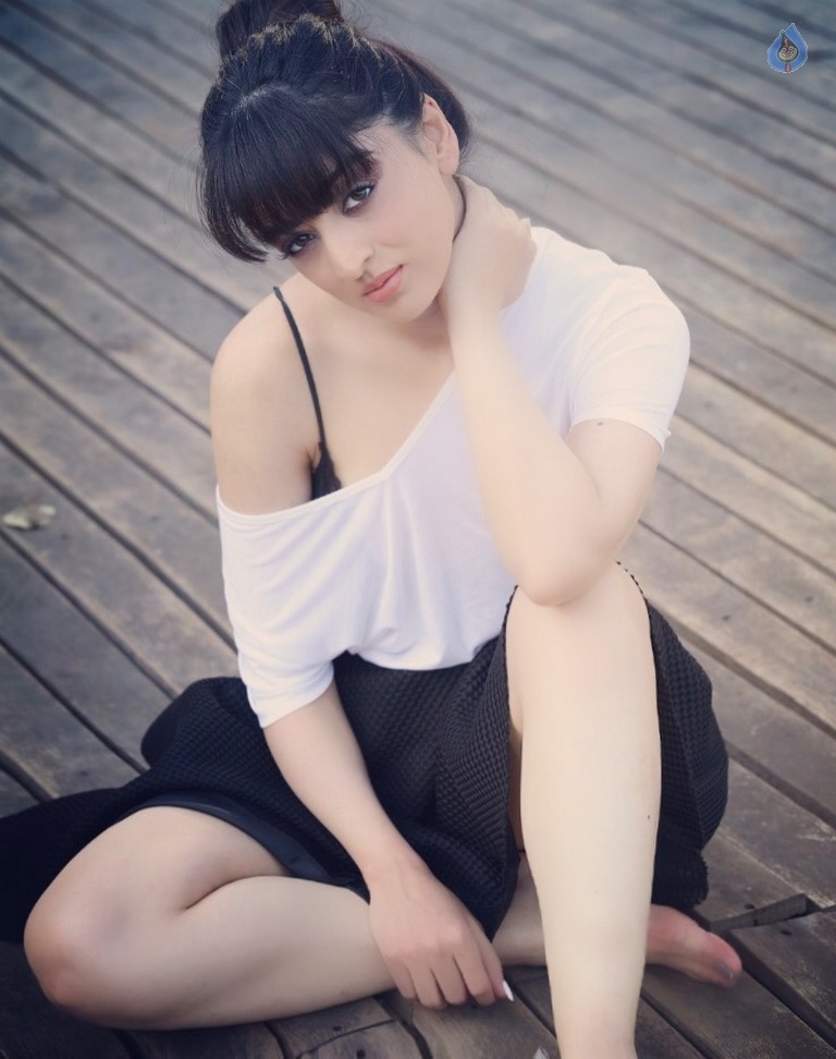 Sandeepa Dhar Photo Shoot Photos - 2 / 8 photos