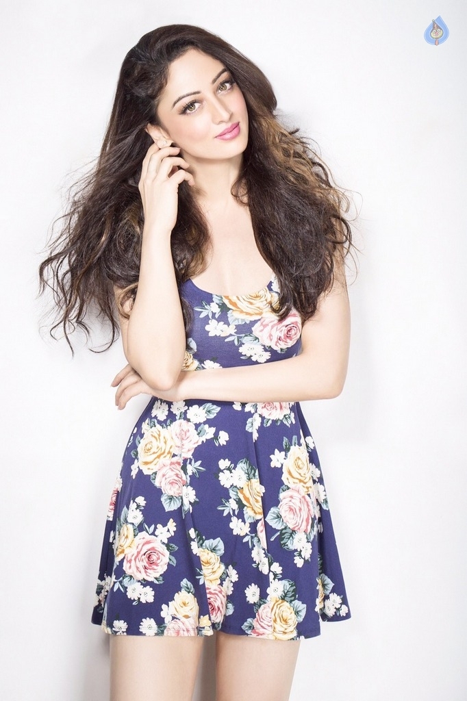 Sandeepa Dhar Photo Shoot Photos - 5 / 8 photos