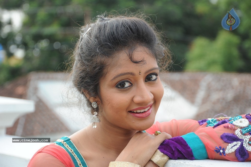 Sandeepthi New Pics - 44 / 95 photos