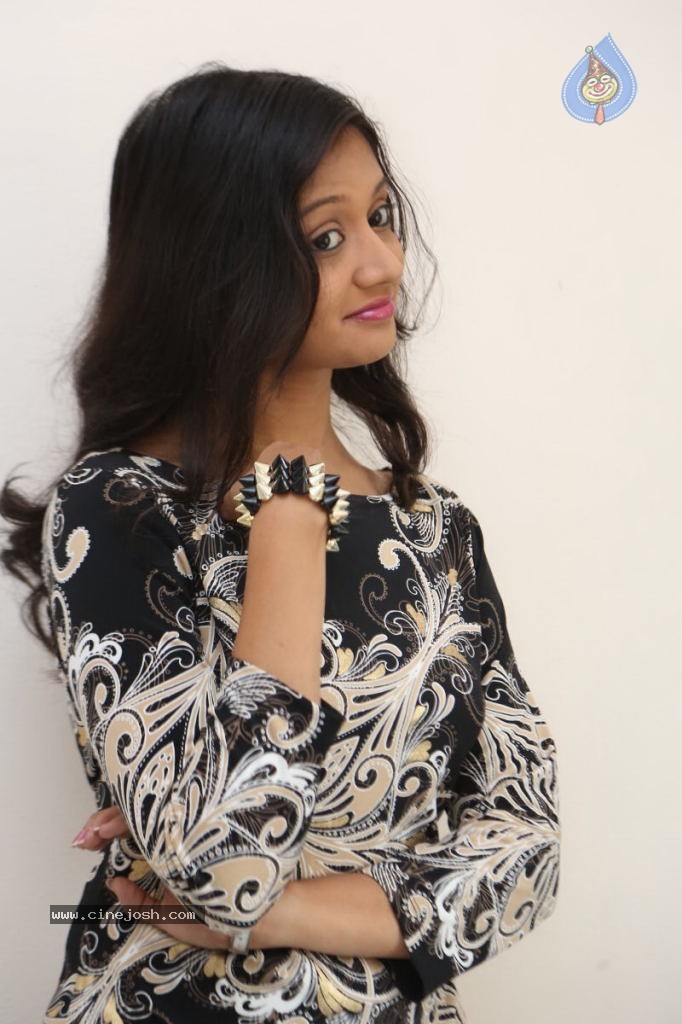 Sandeepthi New Pics - 7 / 84 photos