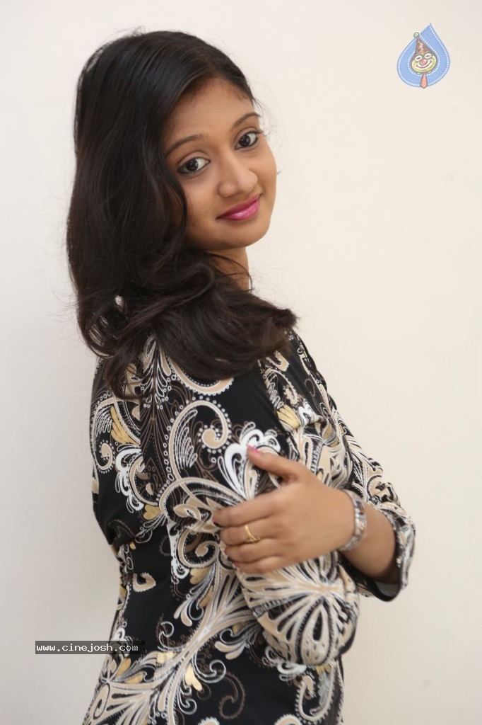 Sandeepthi New Pics - 51 / 84 photos