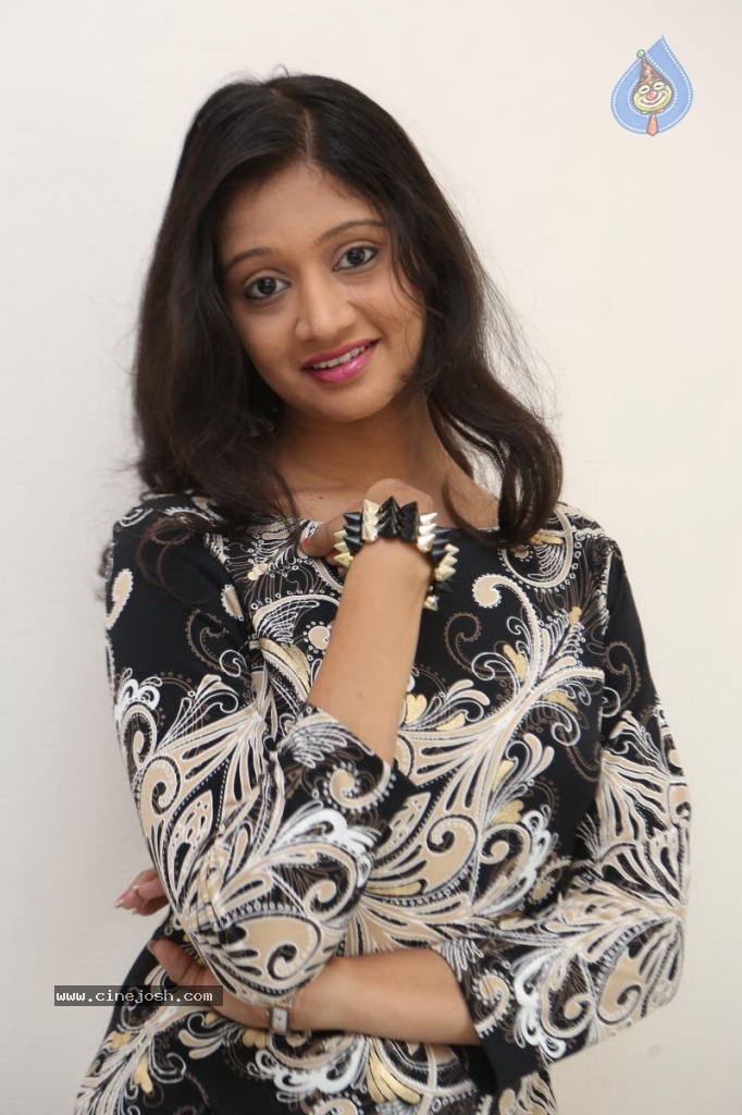 Sandeepthi New Pics - 55 / 84 photos