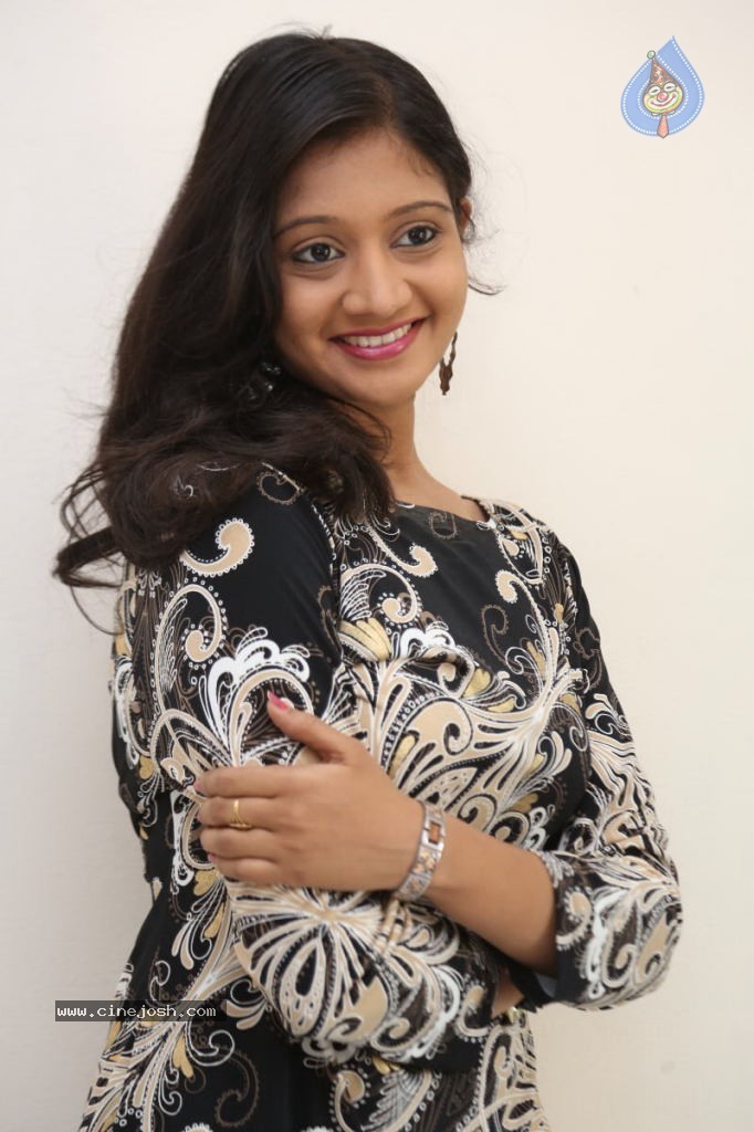 Sandeepthi New Pics - 59 / 84 photos