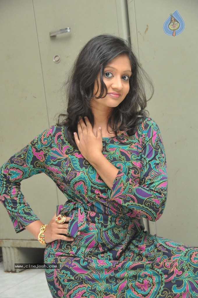 Sandeepthi New Stills - 22 / 50 photos