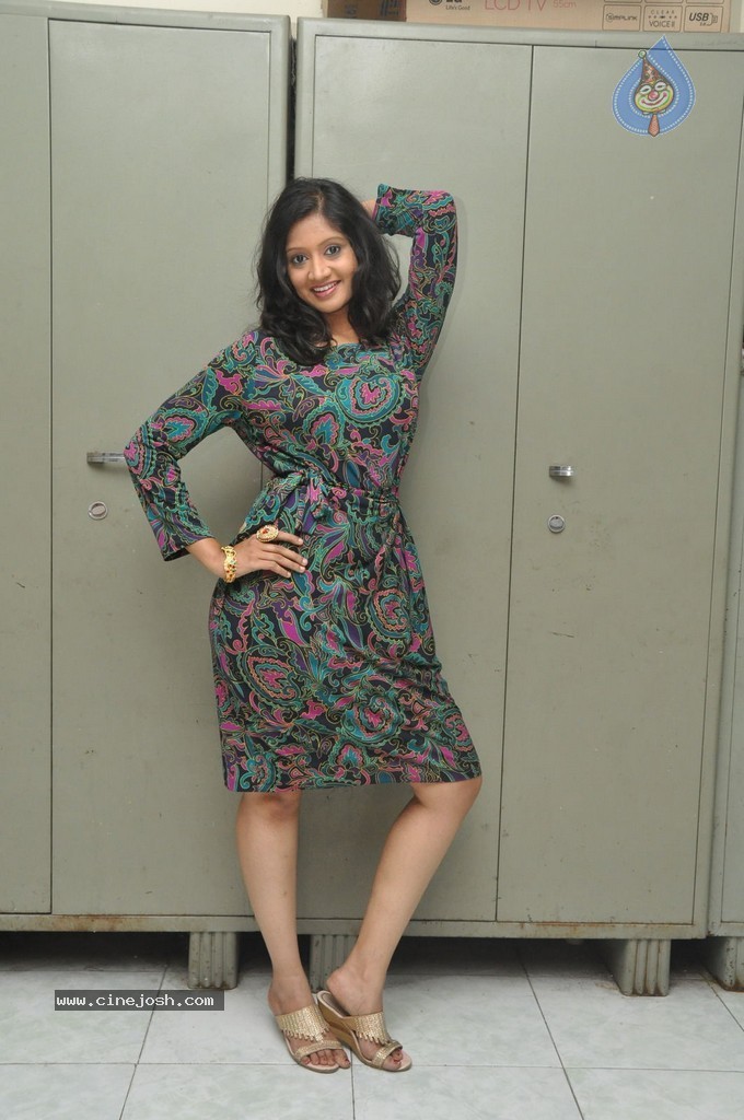 Sandeepthi New Stills - 27 / 50 photos