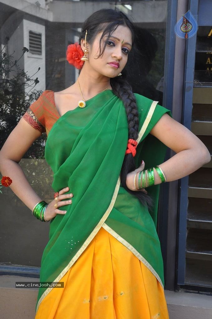 Sandeepti New Stills - 18 / 50 photos