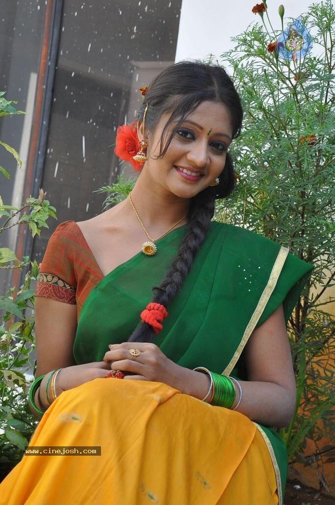 Sandeepti New Stills - 20 / 50 photos