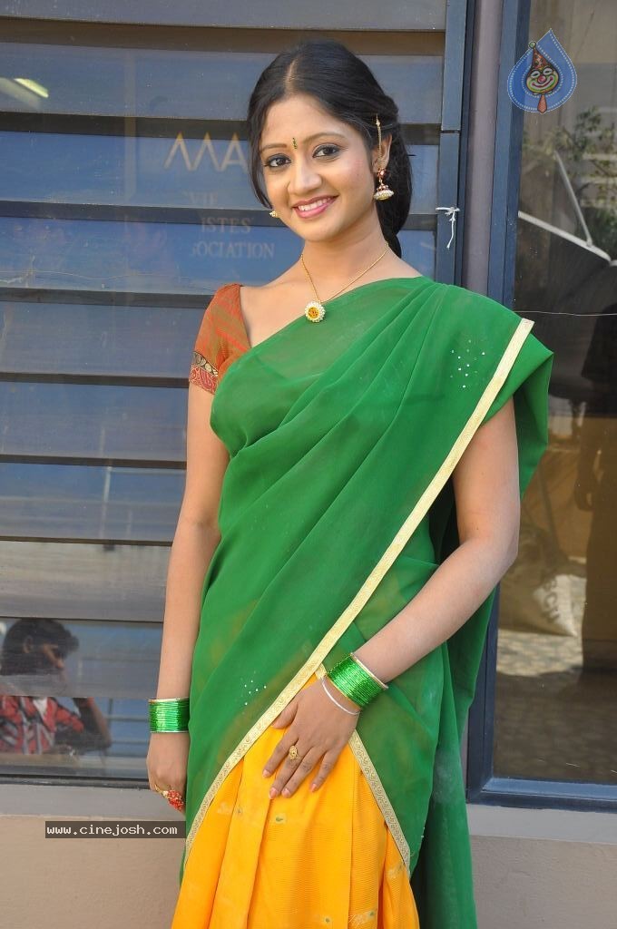 Sandeepti New Stills - 27 / 50 photos