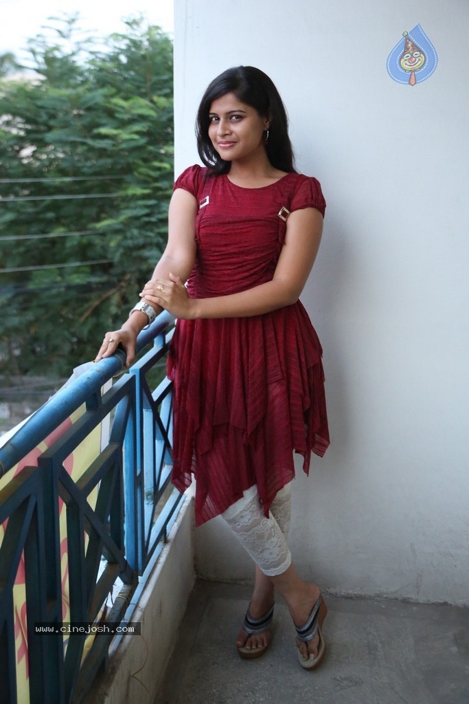 Sangeetha Photos - 14 / 33 photos