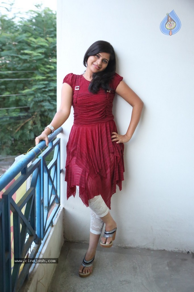 Sangeetha Photos - 17 / 33 photos