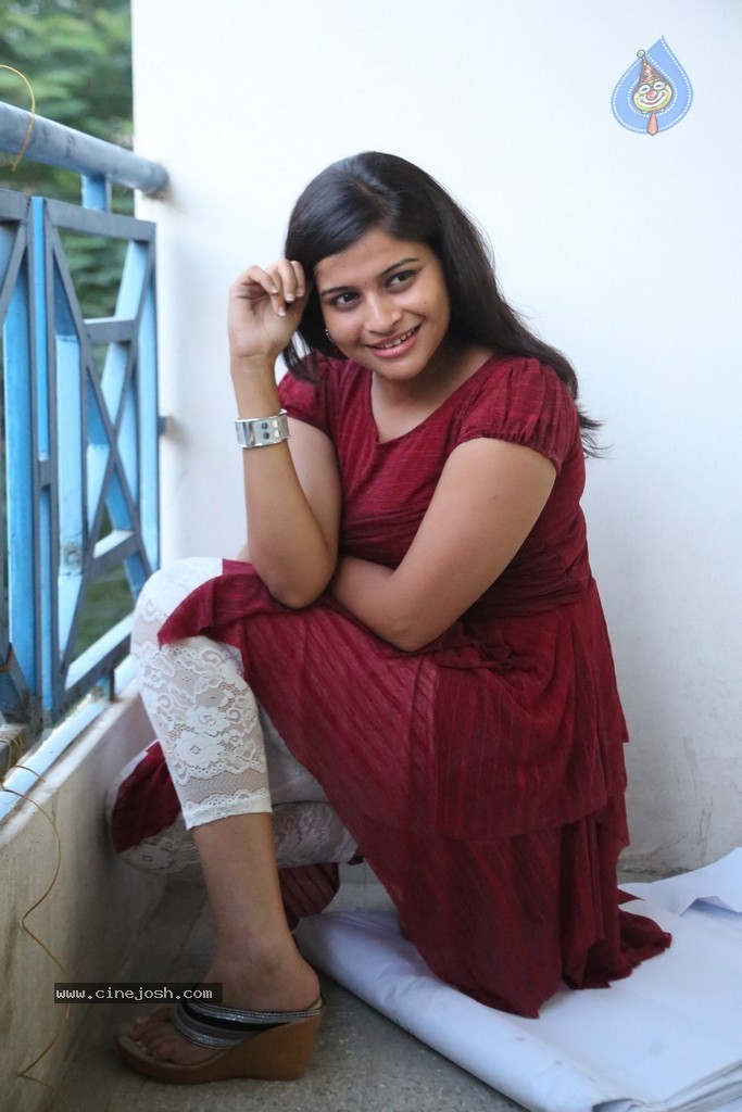 Sangeetha Photos - 18 / 33 photos