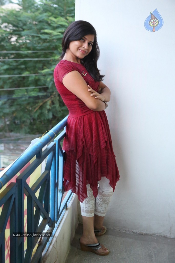 Sangeetha Photos - 20 / 33 photos