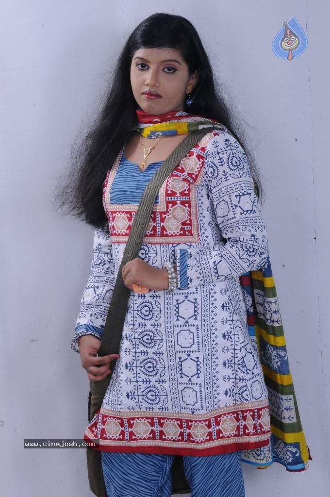 Saniya Stills - 1 / 79 photos