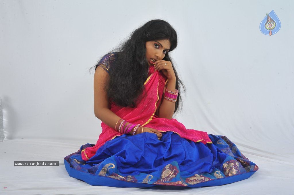 Saniya Stills - 5 / 79 photos