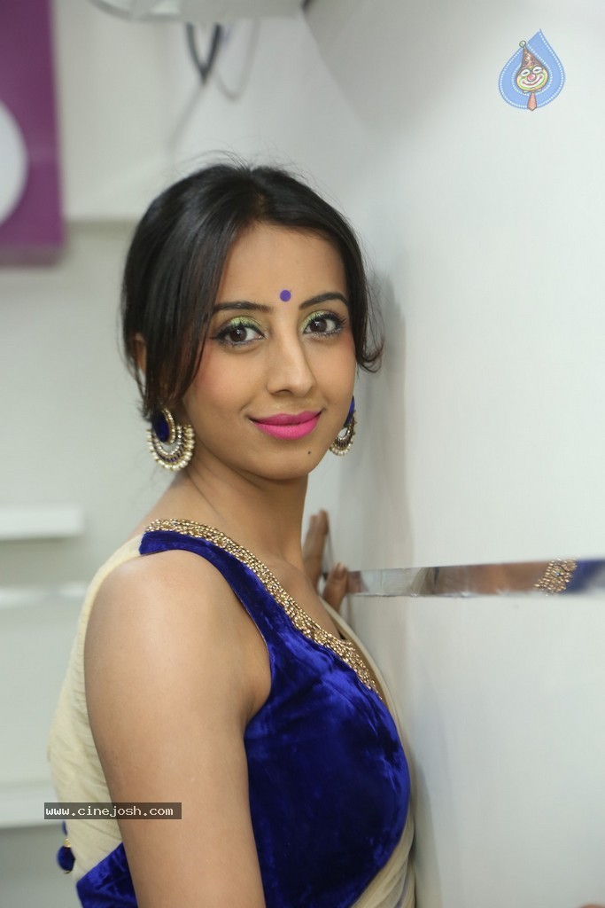 Sanjana Hot Photos - 10 / 70 photos