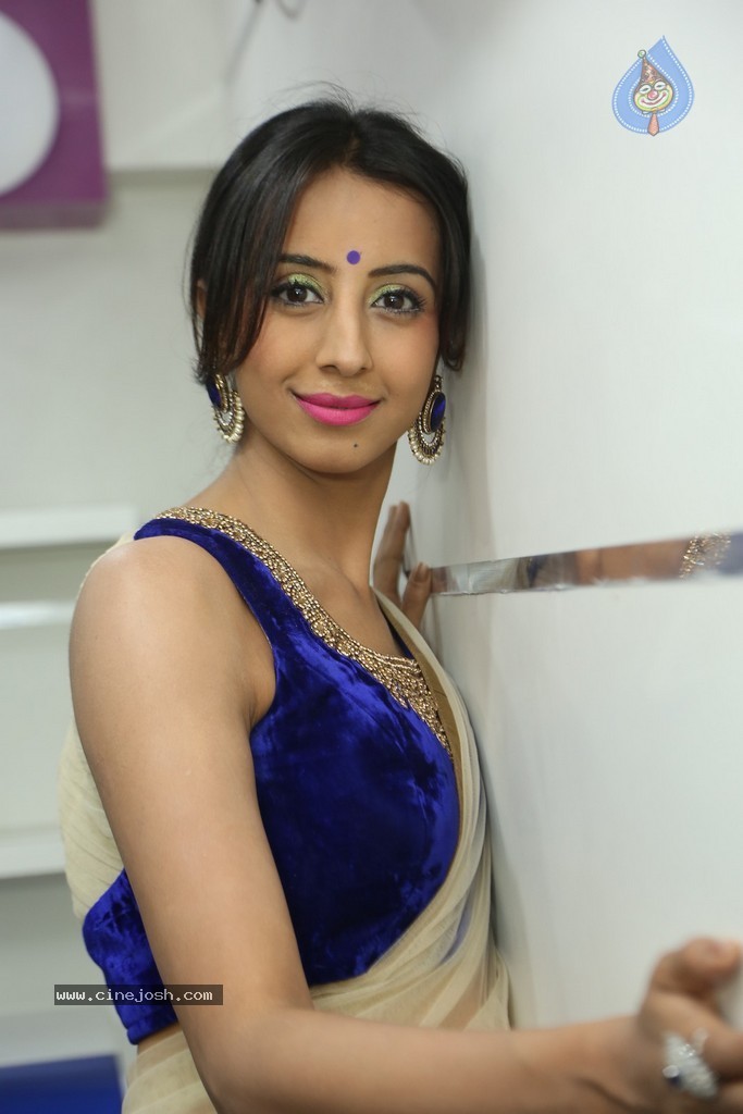 Sanjana Hot Photos - 14 / 70 photos