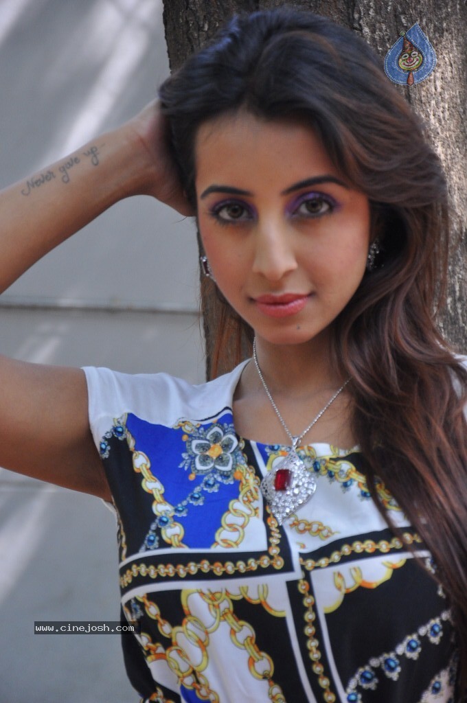 Sanjana Latest Pics - 30 / 93 photos