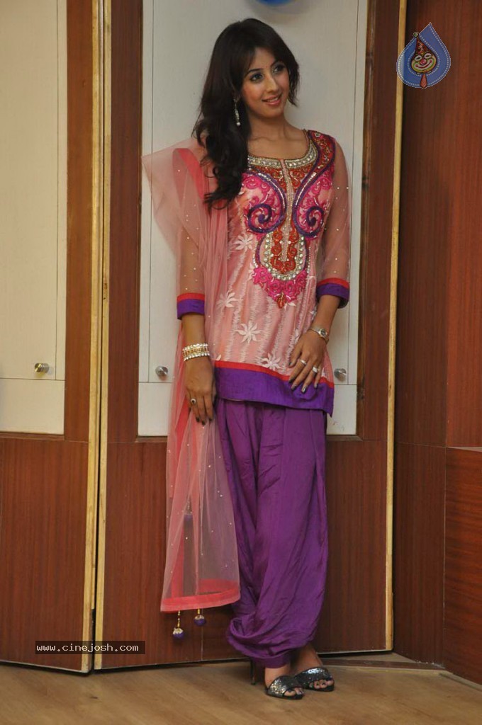 Sanjana Latest Stills - 26 / 39 photos