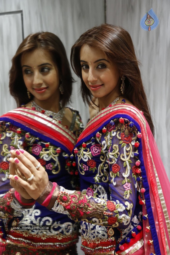 Sanjana New Hot Photos - 4 / 149 photos