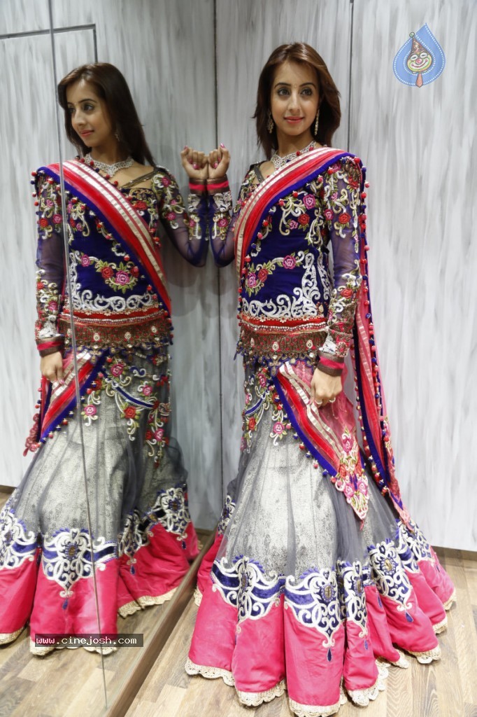 Sanjana New Hot Photos - 24 / 149 photos