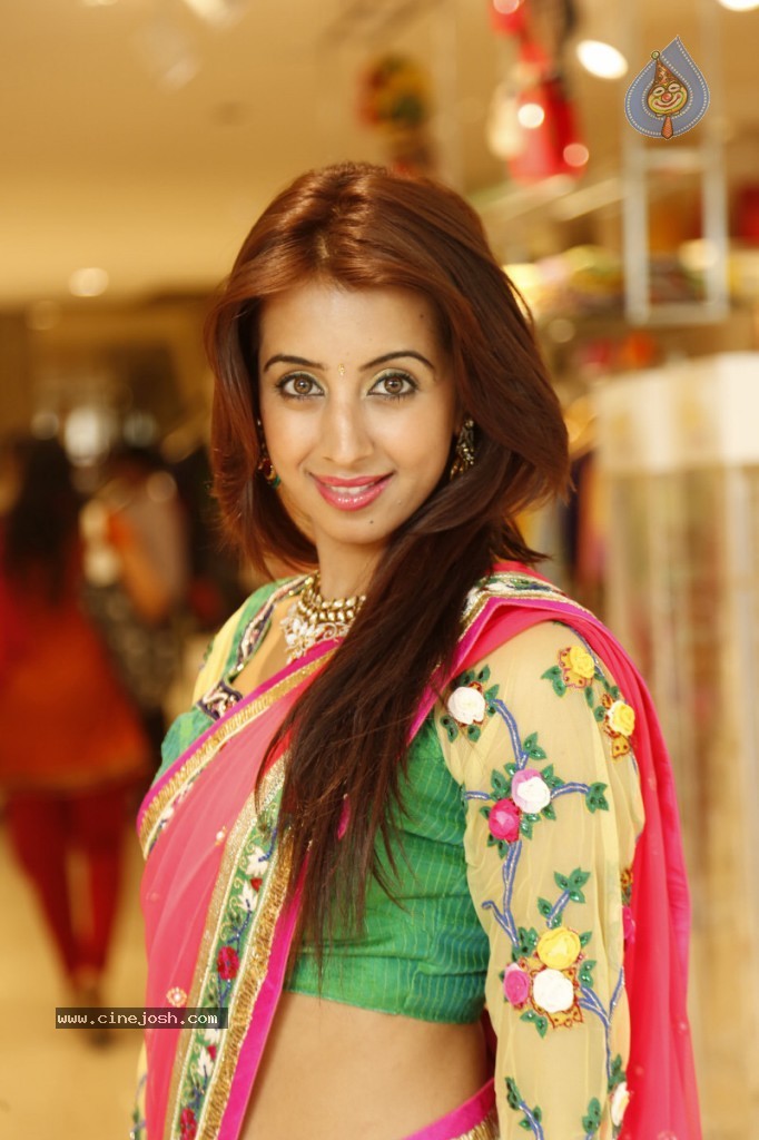 Sanjana New Hot Photos - 28 / 149 photos