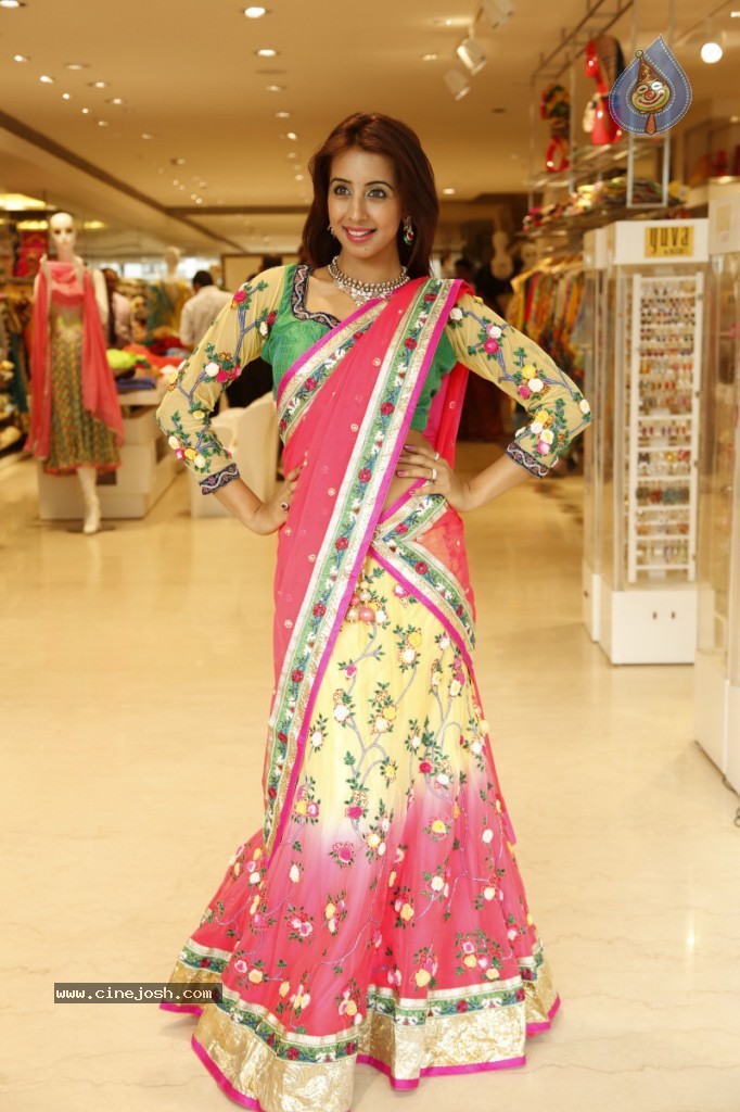 Sanjana New Hot Photos - 31 / 149 photos